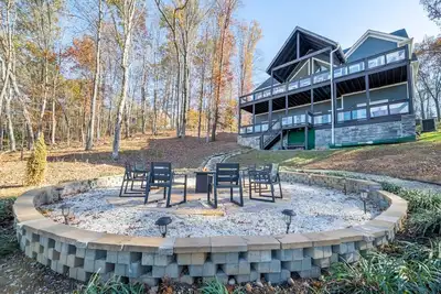 Image de Tranquility Paradise - Riverside Hot Tub Soaks, Sips by Firelight & Game Nights