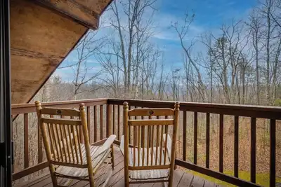 Image de Grin 'N Bear It - Hot tub, games, and a fireplace!
