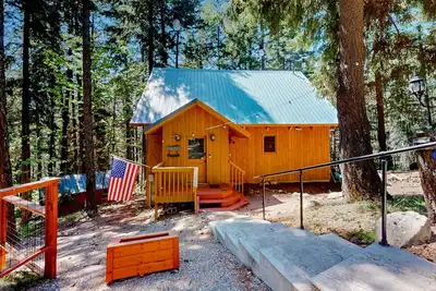Image de Family-friendly cabin with wood stove, Internet and W/D
