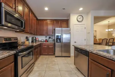 Image de Amazing 4 Bedroom 3 Bathroom Complete House