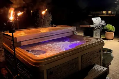 Image de Book your stay today for Aggie football games and events right here in Bcs.