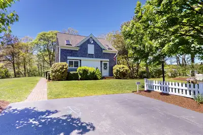 Image de Charming house with patio, Washer/Dryer, & central location