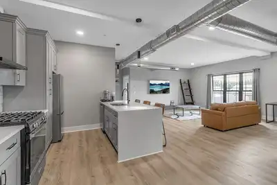 Image de Come stay with us at our Ultra Modern Loft Apartments @ Cornerstone Plaza! ! !