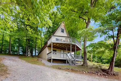 Image de Comfy A-frame cabin with deck, gas grill, Internet, close to marina