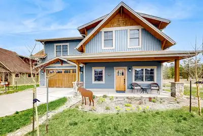 Image de Retreat with private hot tub, firepit, W/D and shuffleboard