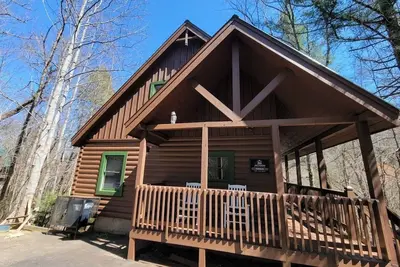 Image de Cozy updated Cabin. Welcome to \"Bear Necessities\"