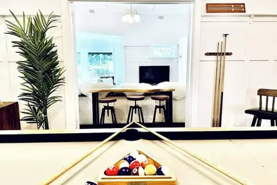 Image de Stunning Home with King bed and Pool Table