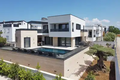 Image de Villa Petra (heated pool, sauna, billiards) near the sea