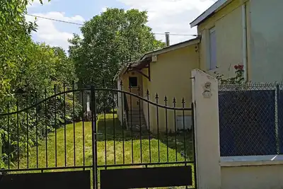 Image de Grande villa familiale avec jardin et terrasse. Calme, détente à 15mn du centre.