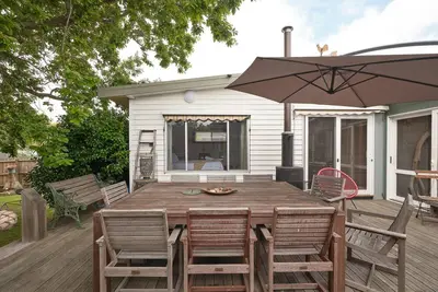 Image de Warraburra Beach Shack Rosebud - with private beach box. - Enjoy your own beach box with chairs, umbrella, boogie boards and more!