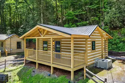 Image de Cozy 2br Cabin in Gatlinburg: Fire Pit & Fun!