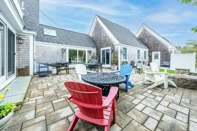 Image de New, 4 Bedrm, 4 Bath Gorgeous Coastal Retreat, with Marsh Views Sleeps 12. Close to Beach, Harbor and Barnstable Village