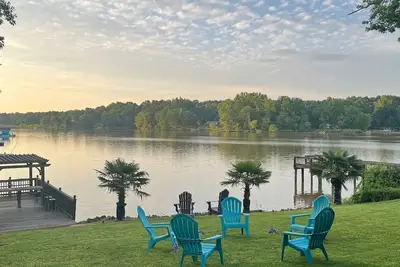 Image de Peaceful Lake Wylie Waterfront Home in Belmont. Great Views, Beautiful interiors