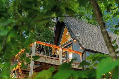 Image de Views! Lux A-Frame w/ Private Hot Tub and Fire Pit. King Beds!