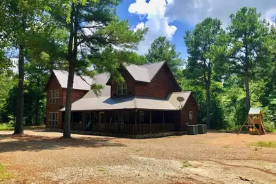 Image de Get ready to fall in love with Running Creek, Nature Theme, Hot Tub, Games.