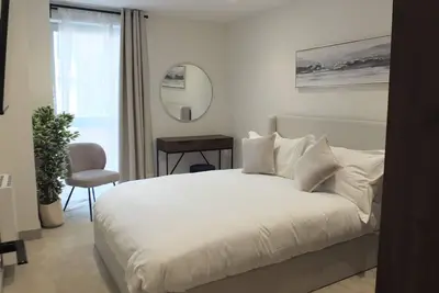 Entire Prestige Apartment in Poole Quay - Free Parking, WiFi & Netflix