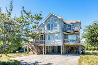 Duck beach house across the street from the beach with community amenities!