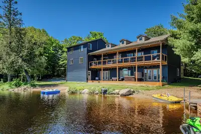 Image de The Lake House on Bear Lake - Amazing Family Cottage