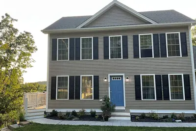 Image de Foxwoods and Mystic are both close by this private home with a Pool and Hot tub.