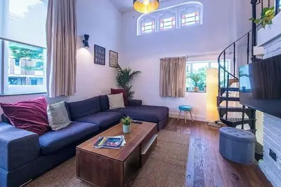 Image de The Chancel · Stunning Historic Chancel Home Near Dlr I Ptk | Pass the Keys