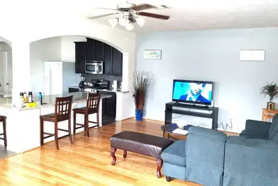 Image de Luxury corporate Townhome in the acclaimed Copperfield neighborhood in Houston.