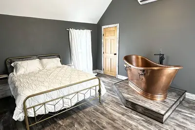 Image de Ladysmith Cozy Cottage - Copper Tub - Waterfront