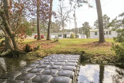 Image de On the water with kayaks and a launch, 5 mins from beach, Everything you need!