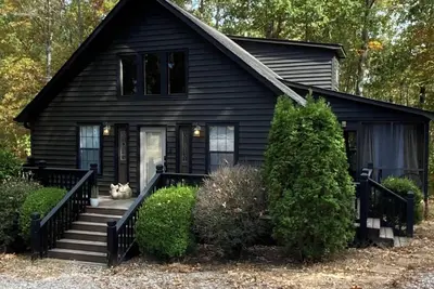 Image de Rrlakehouse-Cozy Cabin In Heart Of Pickwick! 🩵🏡\nW/ Fun Billiards Room! ! 🎱