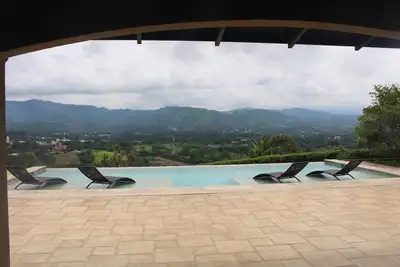 Image de 4-bedroom house in fabulous Atenas relaxing pool and view for miles.