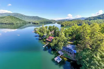 Image de Breathtaking views lakeside cottage