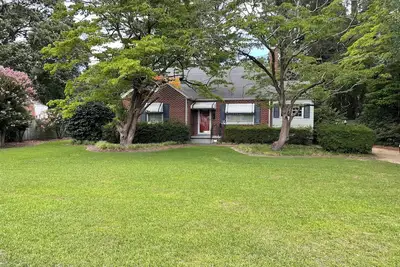 Image de Welcome to Nana's House - Centrally Located & Pet Friendly!
