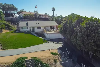 Image de Cheerful Escape: Mountain Views, Fully Fenced, Game Room, Firepit, Bbq, & Office