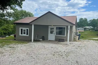 Image de Nana’s Bunkhouse is a small little efficiency located in Houston, Mo.