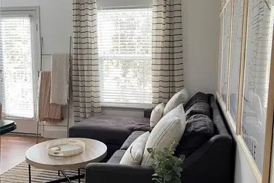 Amazing Location! Alberts Place @ Midtown w/parking Walk to Uf and the Stadium.