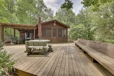 Image de Peaceful Carrollton Retreat w/ Deck & Fire Pit!