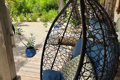 Image de The Old Beach House. \n2 bedroom, 2 bath, apartment, set in quiet neighbourhood.