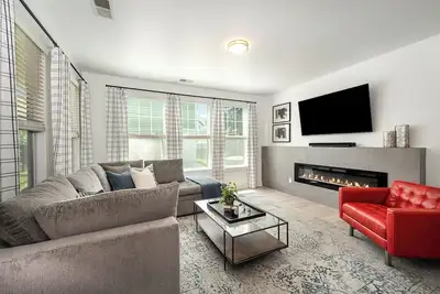 Image de Newly Renovated~ 2 Miles from Uptown Charlotte- Great for Large Groups