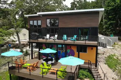 Image de New! ! - Kitschy Kactus - Lakefront in Dripping Springs - Boat rental available!