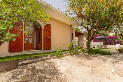 Image de Maison de vacances 'Villetta Degli Ulivi' avec terrasse privée, jardin privé et climatisation