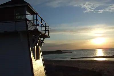 Image de 5 Min Walk To Sandy Beach! Fully equipped 3br Beach Cottage - Pet Friendly!