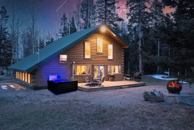 Image de How's Your Aspen?  Relax and Play in Arrowhead! Cozy Cabin Centrally Located