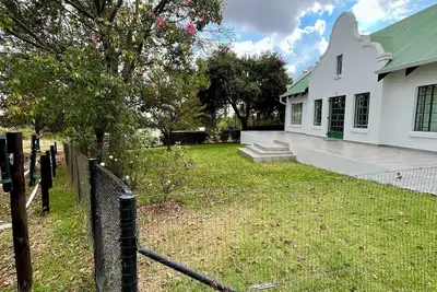 Image de Entire Cape-Dutch house on boutique horse farm. Pet-friendly! Digital Nomads!