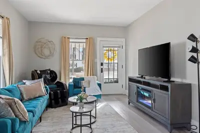 Image de Newly-renovated House - Luxurious Massage Chair - Close to Attractions/Hospitals