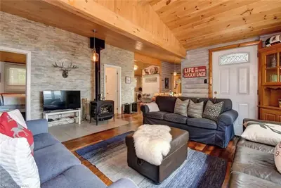 Image de Waterfront Cottage ~ Fireplace ~ Kawartha