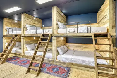 Image de Rainier Bunkhouse & Bar-Cade- HotTub, MtnView, 2 blks to Packwood Brewing! Pets ok