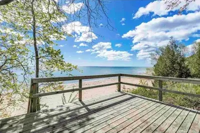 Image de Romantic Escape to our Lake House nestled on a Private, Sandy, Lake Huron Beach