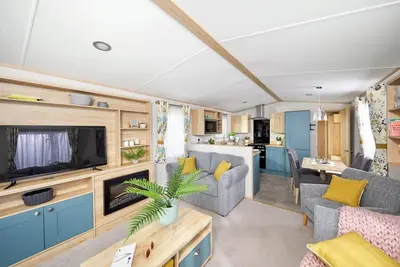 Image de Platinum 2 Bed Caravan with Hot Tub No Pets Slp 4