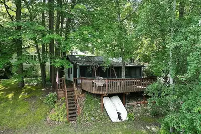 Image de 3 bedroom Cabin on Bertha Lake w/ private beach! !