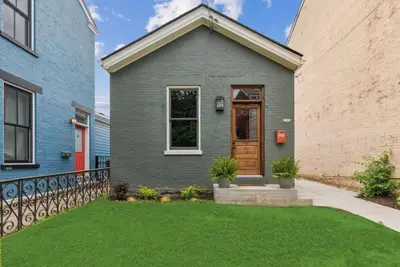 Image de New! Covington Cottage – Historic Home w/ Hot Tub, Walk to Bars & Restaurants