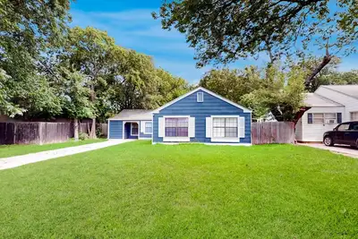 Image de Well-appointed, dog-friendly house with game room, washer/dryer, & central Ac